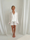 <tc>White pajama set with shorts and feathers</tc>